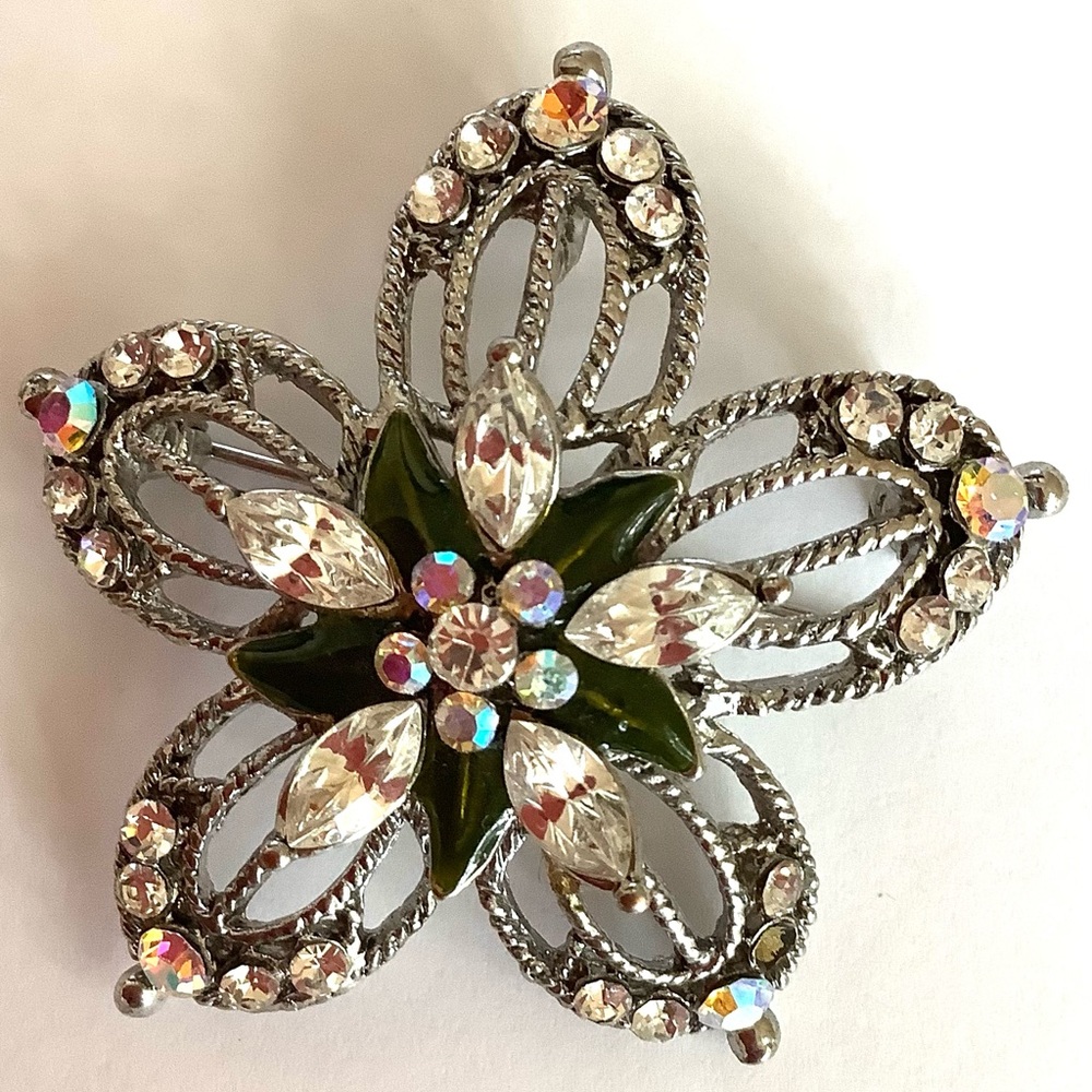 Vintage estate clear rhinestone star shaped brooch